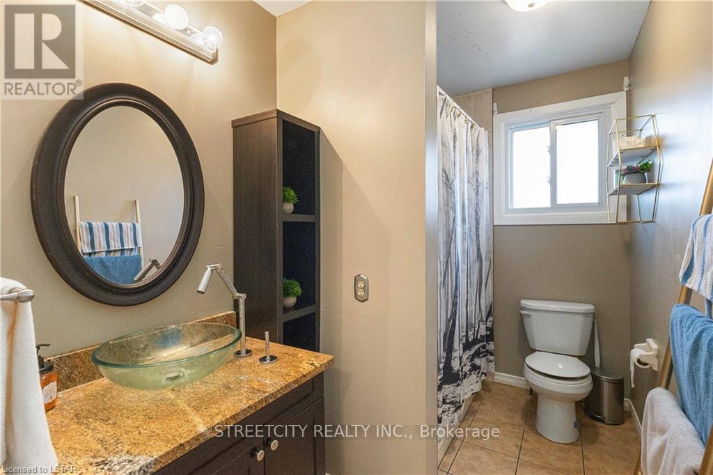 95 Kinburn Crescent, London South, Ontario  N6E 1J3 - Photo 6 - X12910938