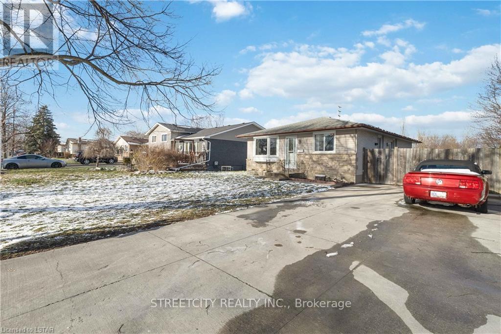 95 Kinburn Crescent, London South, Ontario  N6E 1J3 - Photo 7 - X12910938