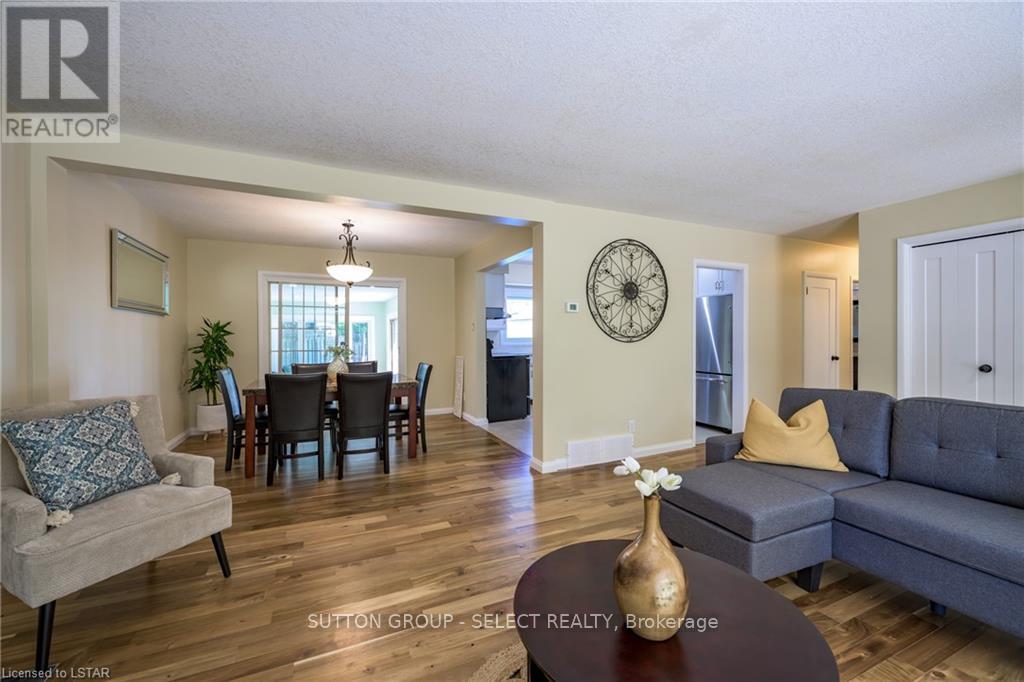 6 Kirkton Court, London North, Ontario  N5X 1T2 - Photo 4 - X12910956