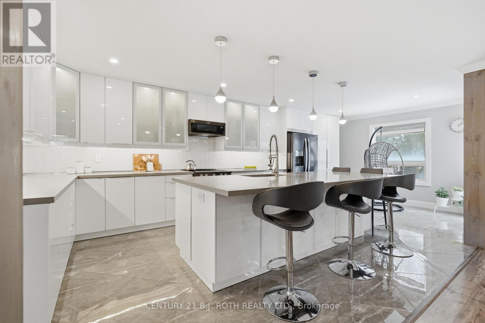 64 Royal Beech Drive, Wasaga Beach, Ontario  L9Z 1H3 - Photo 10 - S12910574