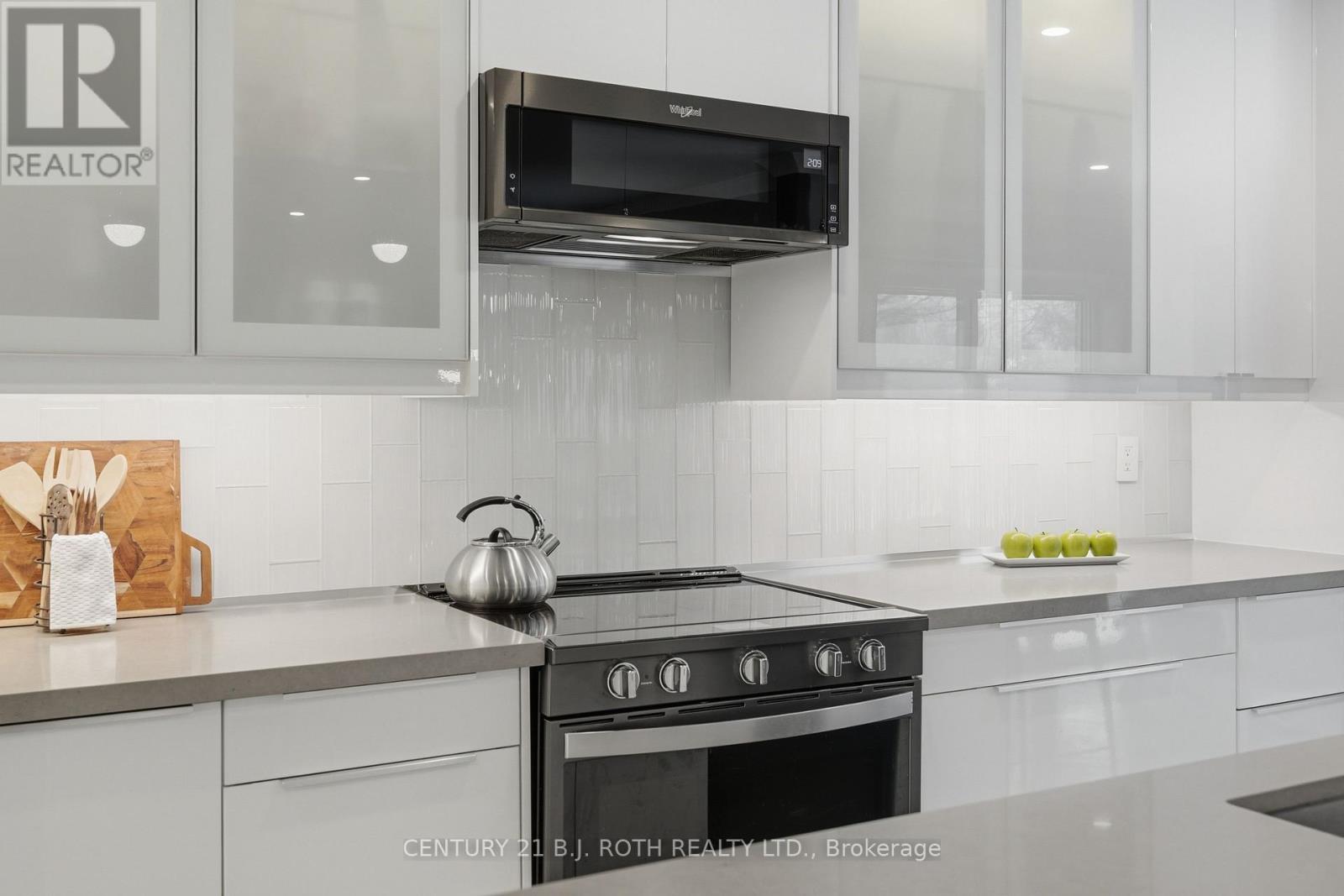 64 Royal Beech Drive, Wasaga Beach, Ontario  L9Z 1H3 - Photo 14 - S12910574