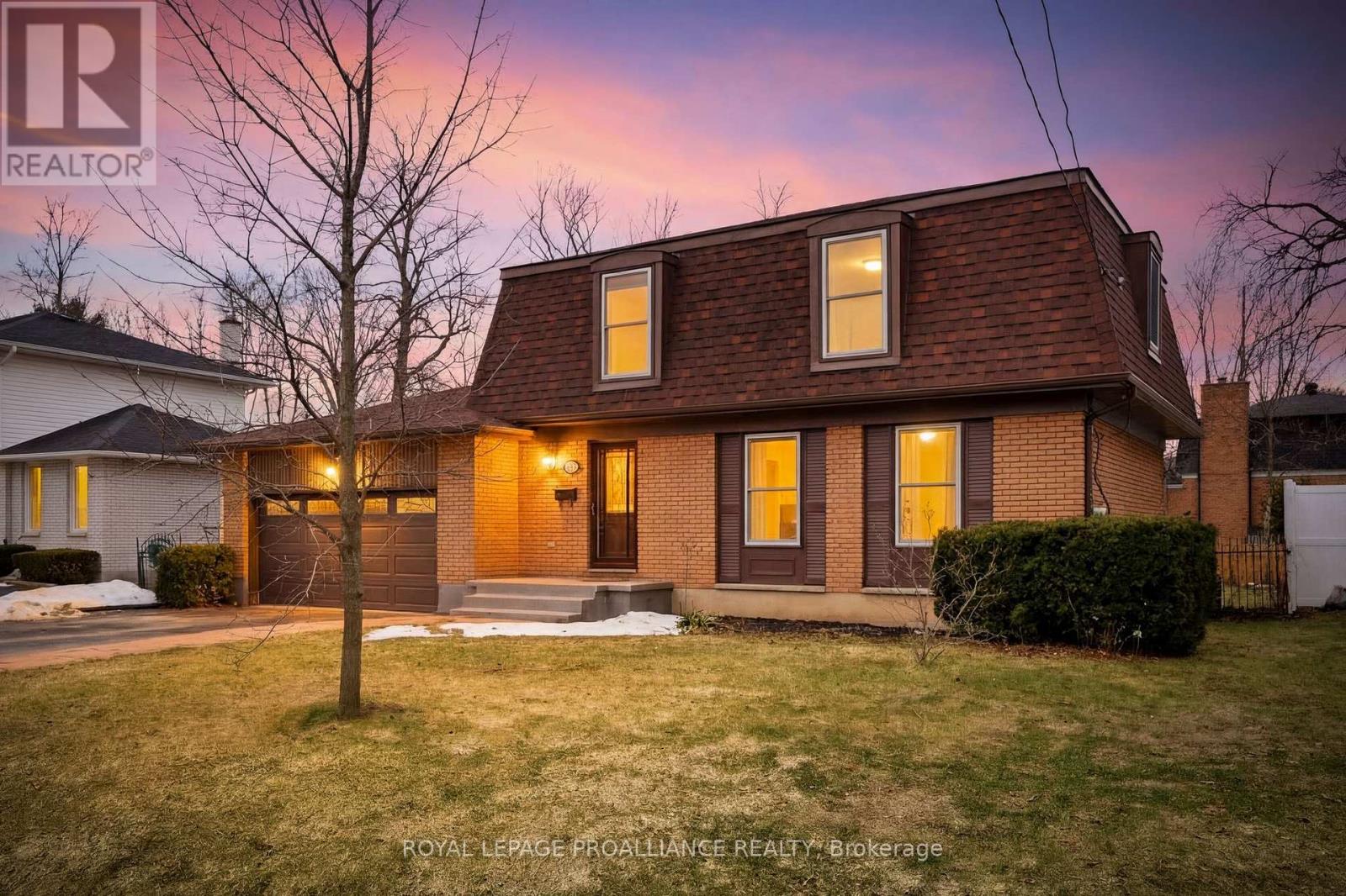 14 Forest Hill Crescent, Belleville, Ontario  K8N 4M5 - Photo 2 - X12910838