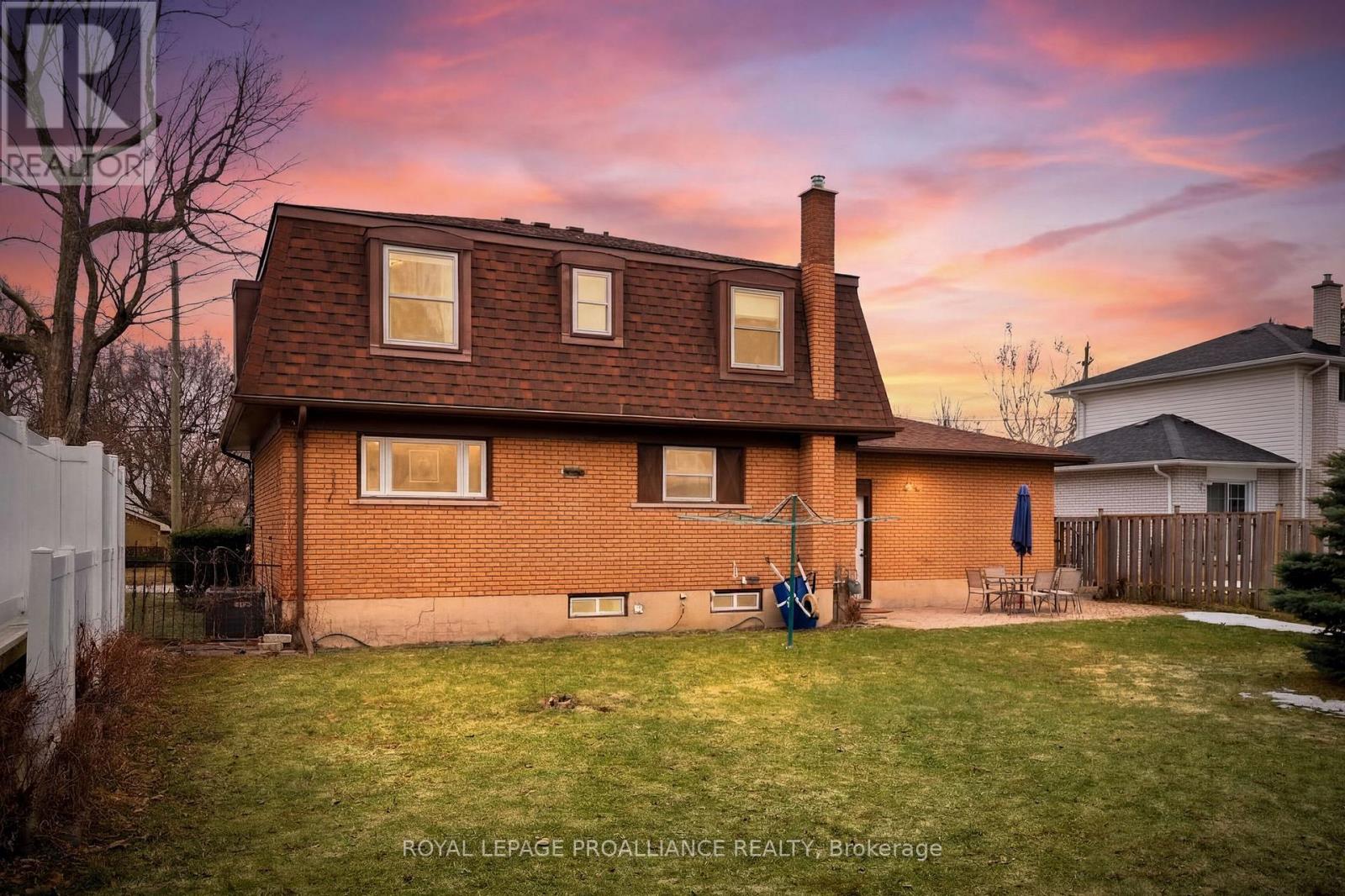 14 Forest Hill Crescent, Belleville, Ontario  K8N 4M5 - Photo 3 - X12910838