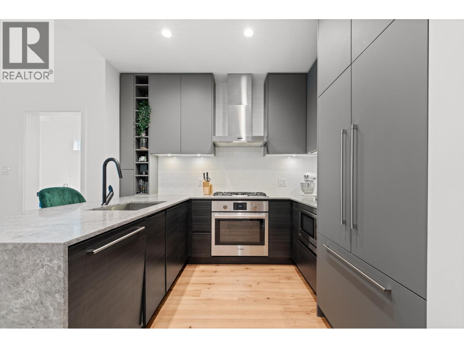 621 3131 Murray Street, Port Moody, British Columbia  V3H 0L9 - Photo 2 - R3102340