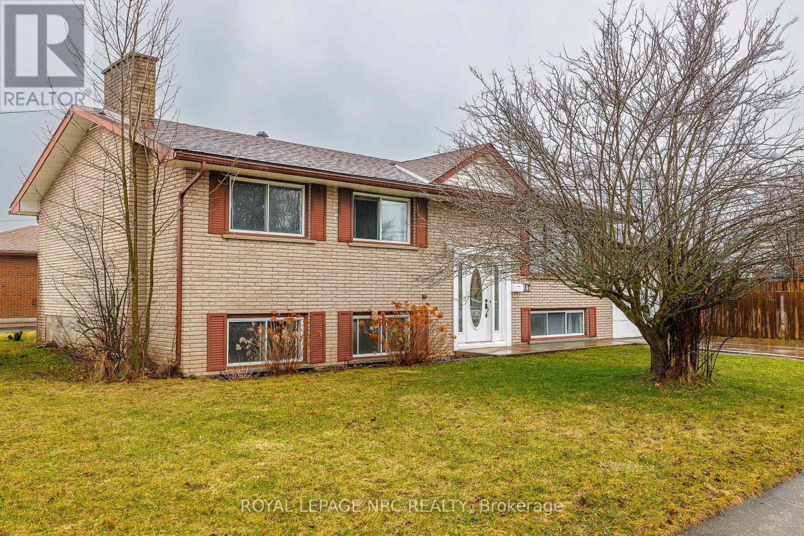 106 Lewis Street, Welland (Lincoln/crowland), Ontario  L3B 4V7 - Photo 2 - X12910890