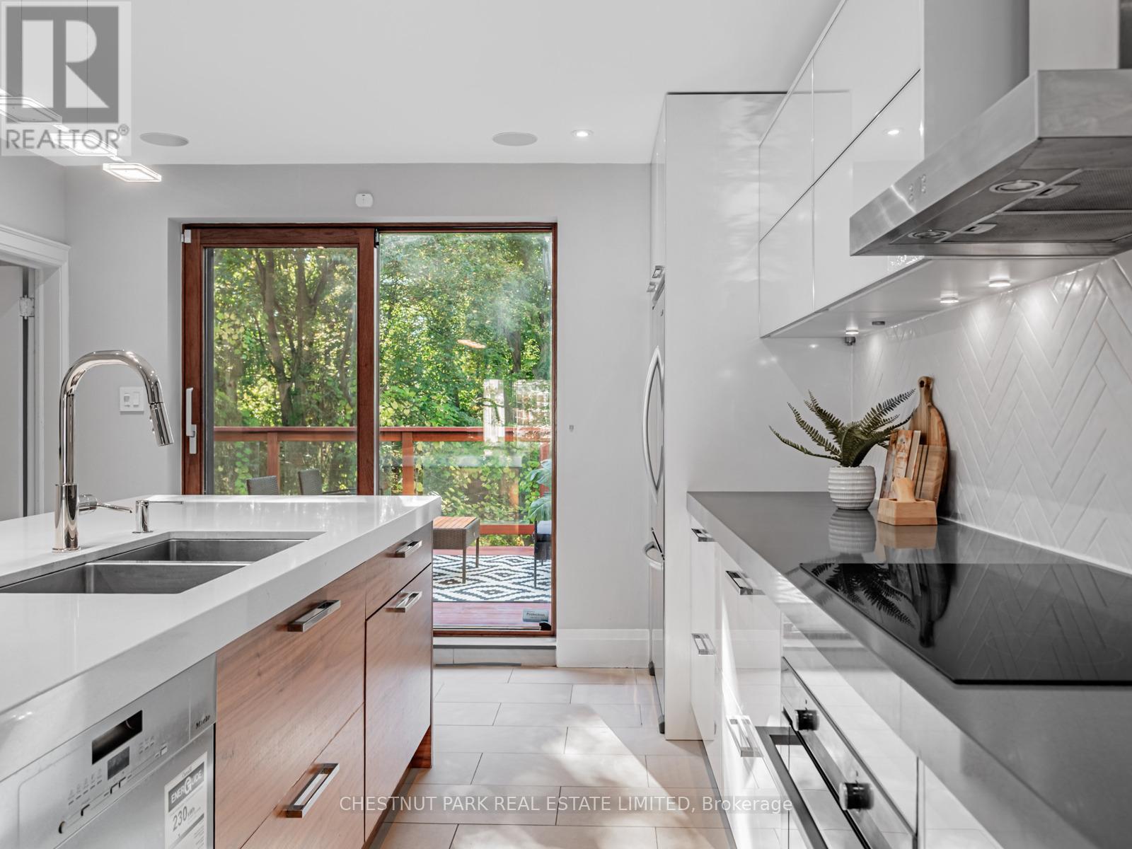 21 Cortleigh Boulevard, Toronto, Ontario  M4R 1K5 - Photo 23 - C12712984