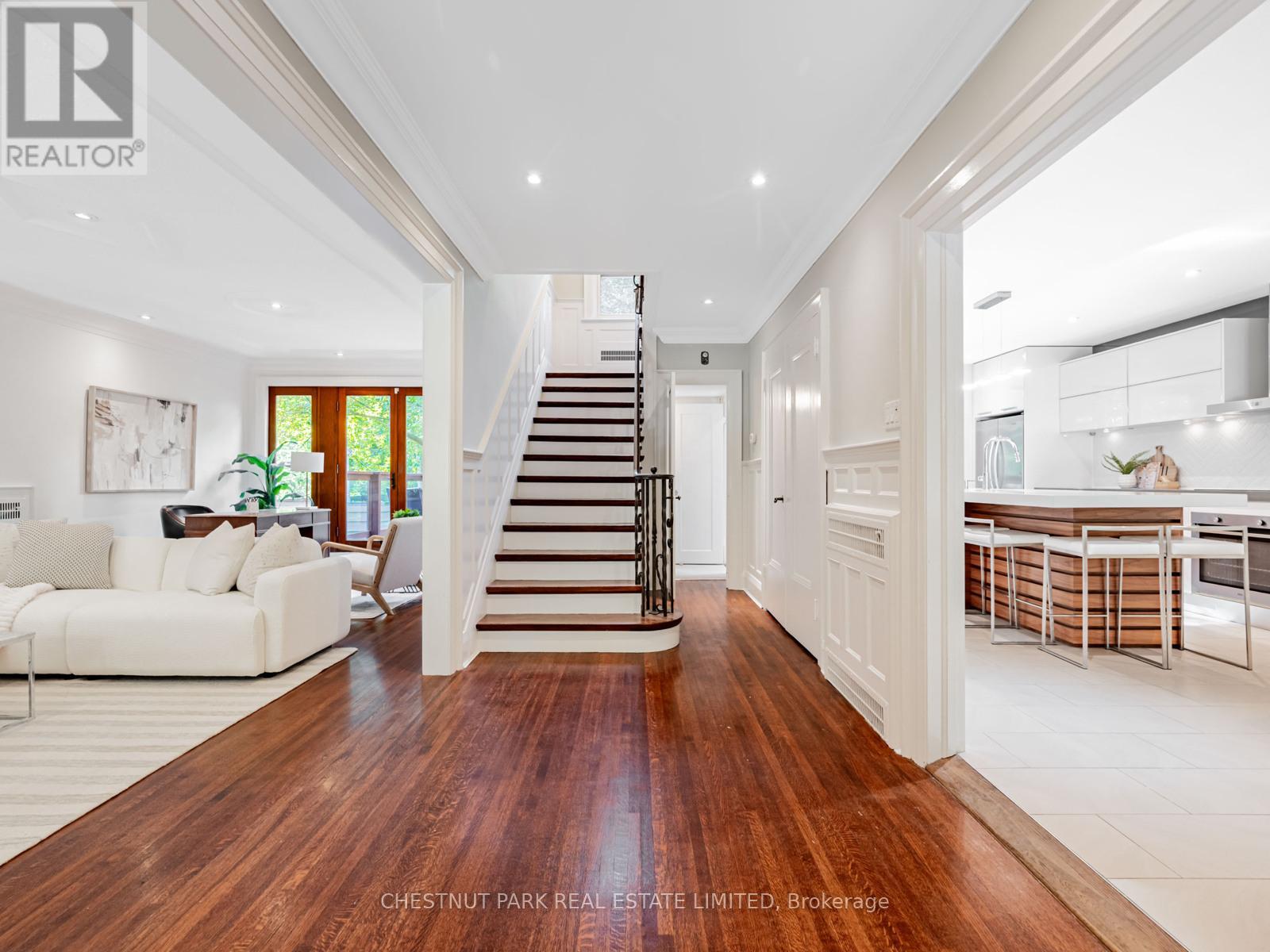 21 Cortleigh Boulevard, Toronto, Ontario  M4R 1K5 - Photo 4 - C12712984