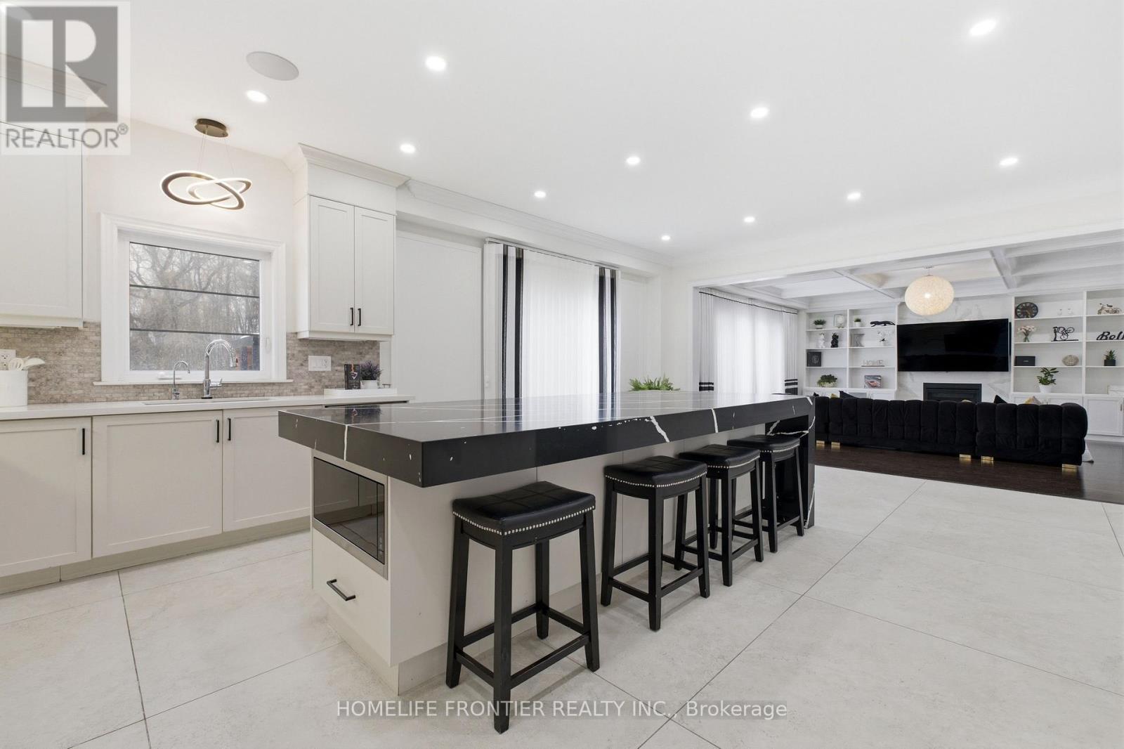 1195 Shore Acres Drive, Innisfil, Ontario  L0L 1R0 - Photo 13 - N12865596