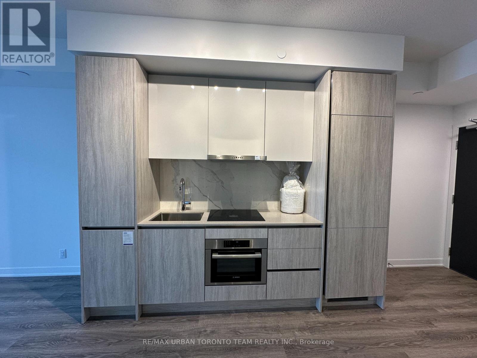 3215 - 180 Front Street E, Toronto, Ontario  M5A 0K9 - Photo 2 - C12910878