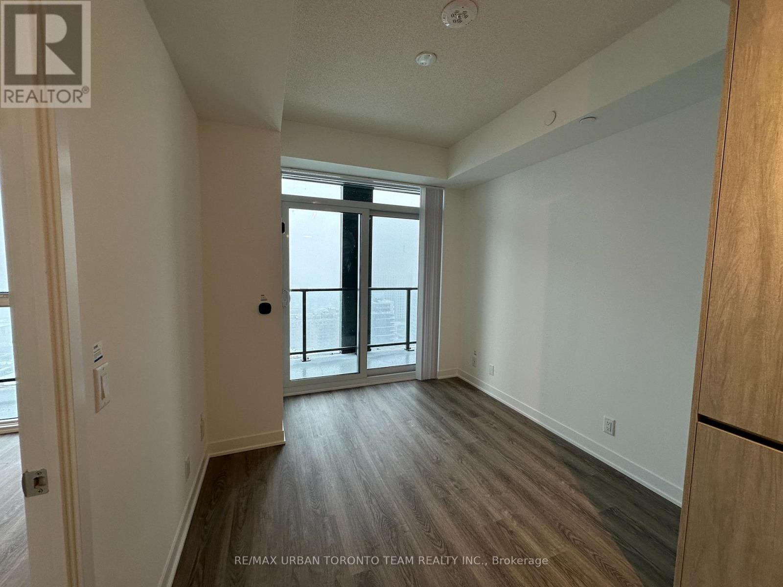 3215 - 180 Front Street E, Toronto, Ontario  M5A 0K9 - Photo 3 - C12910878