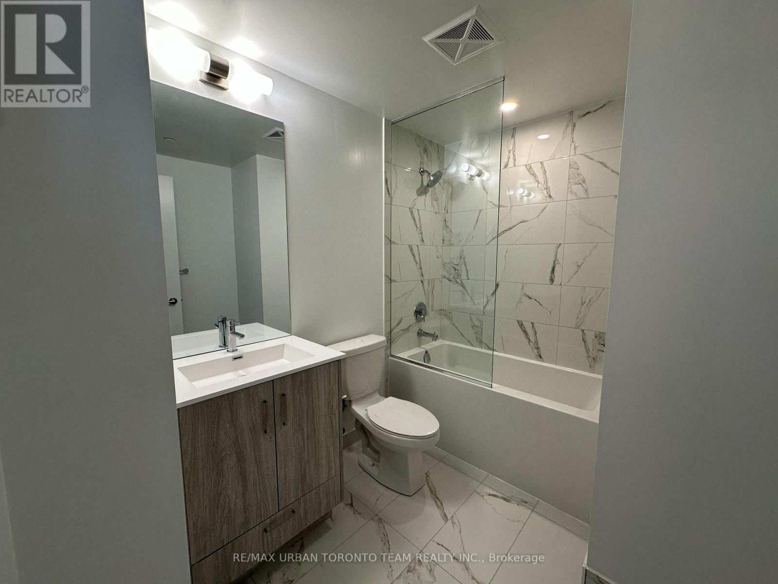 3215 - 180 Front Street E, Toronto, Ontario  M5A 0K9 - Photo 7 - C12910878