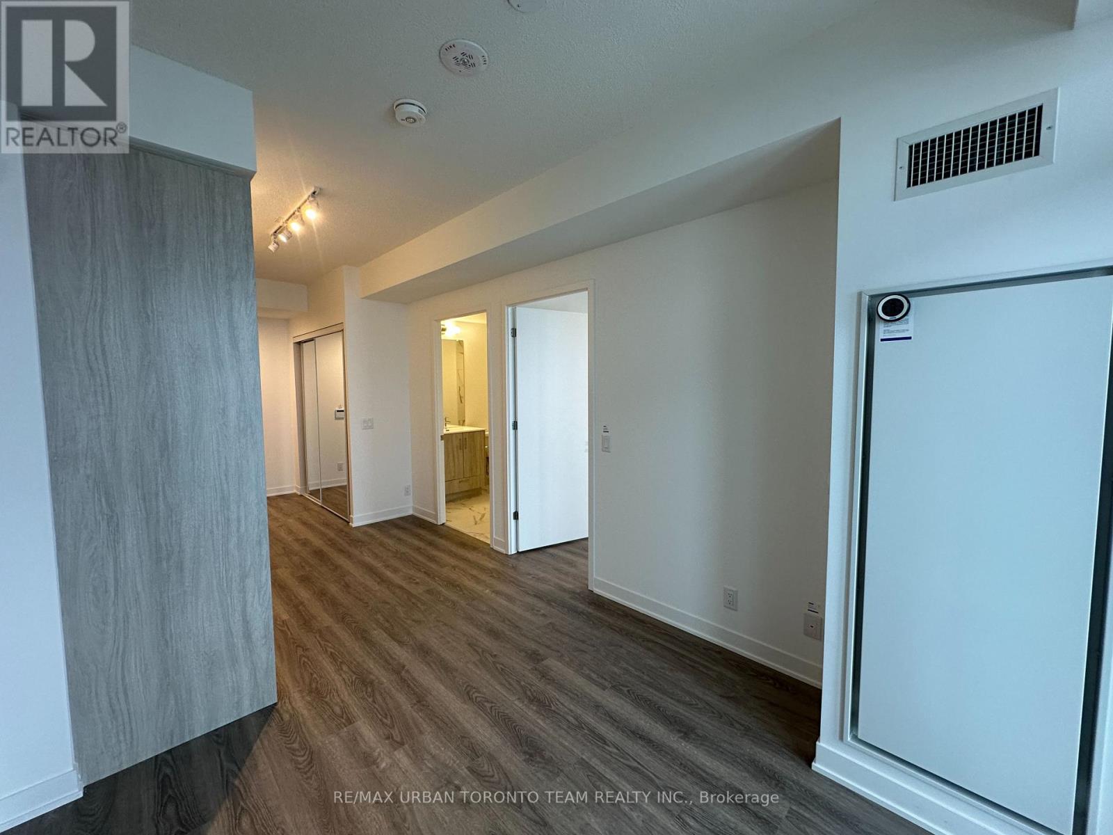 3215 - 180 Front Street E, Toronto, Ontario  M5A 0K9 - Photo 8 - C12910878