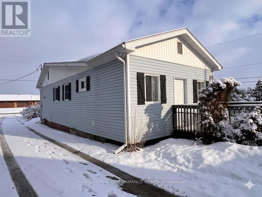 2082 Sandy Hill Road, Champlain, Ontario  K0B 1K0 - Photo 2 - X12910902