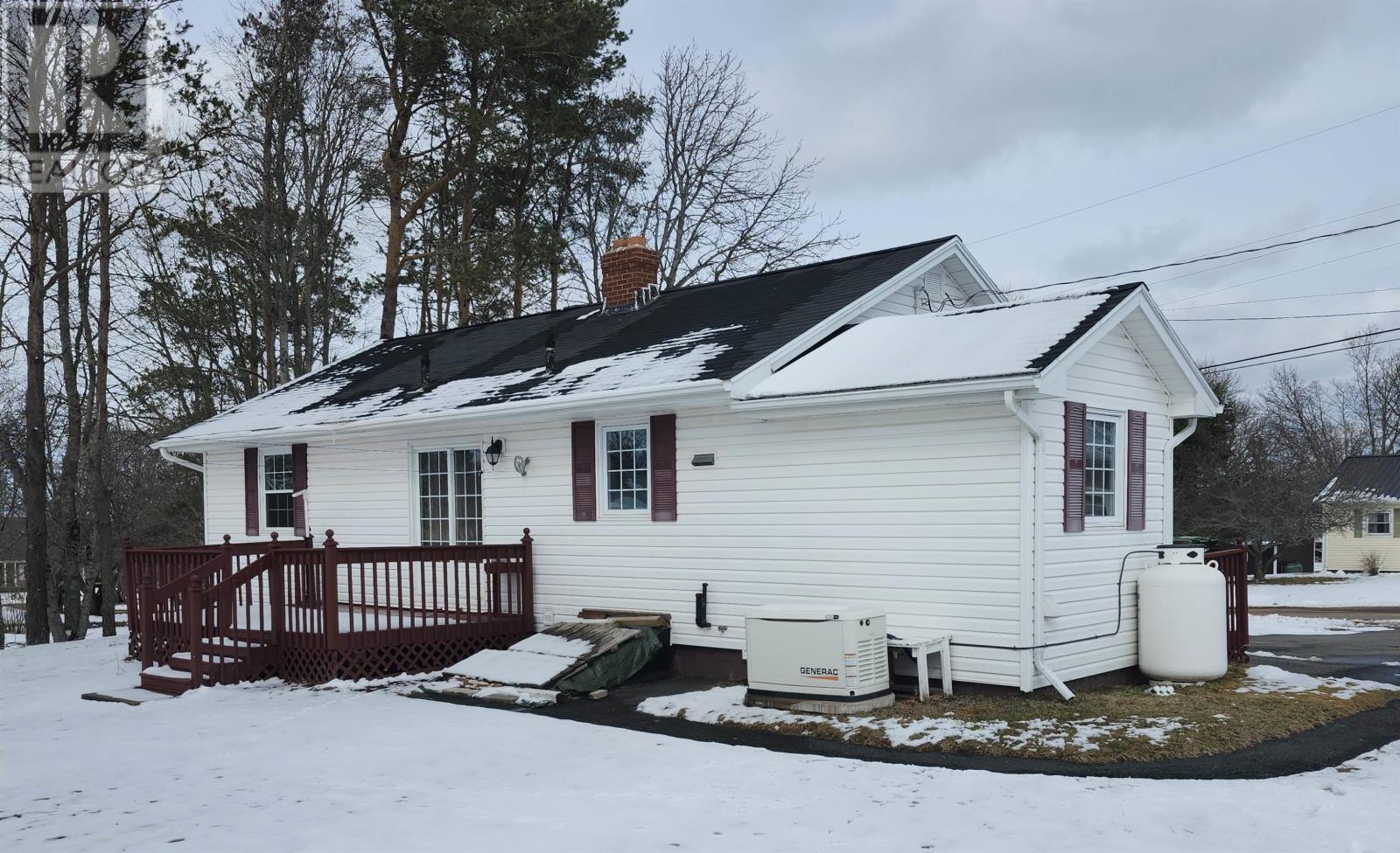 27 Russel Street, Montague, Prince Edward Island  C1A 1K8 - Photo 3 - 202605235