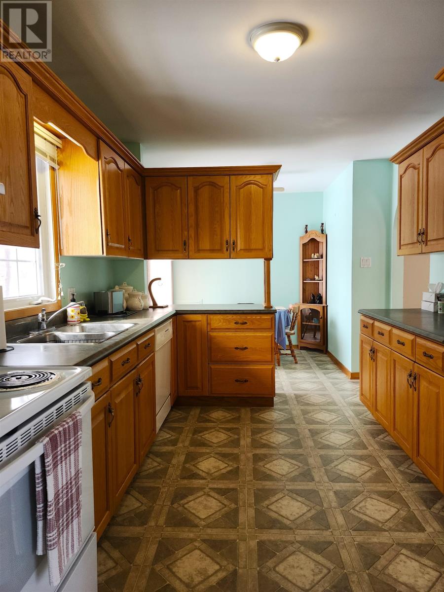 27 Russel Street, Montague, Prince Edward Island  C1A 1K8 - Photo 9 - 202605235