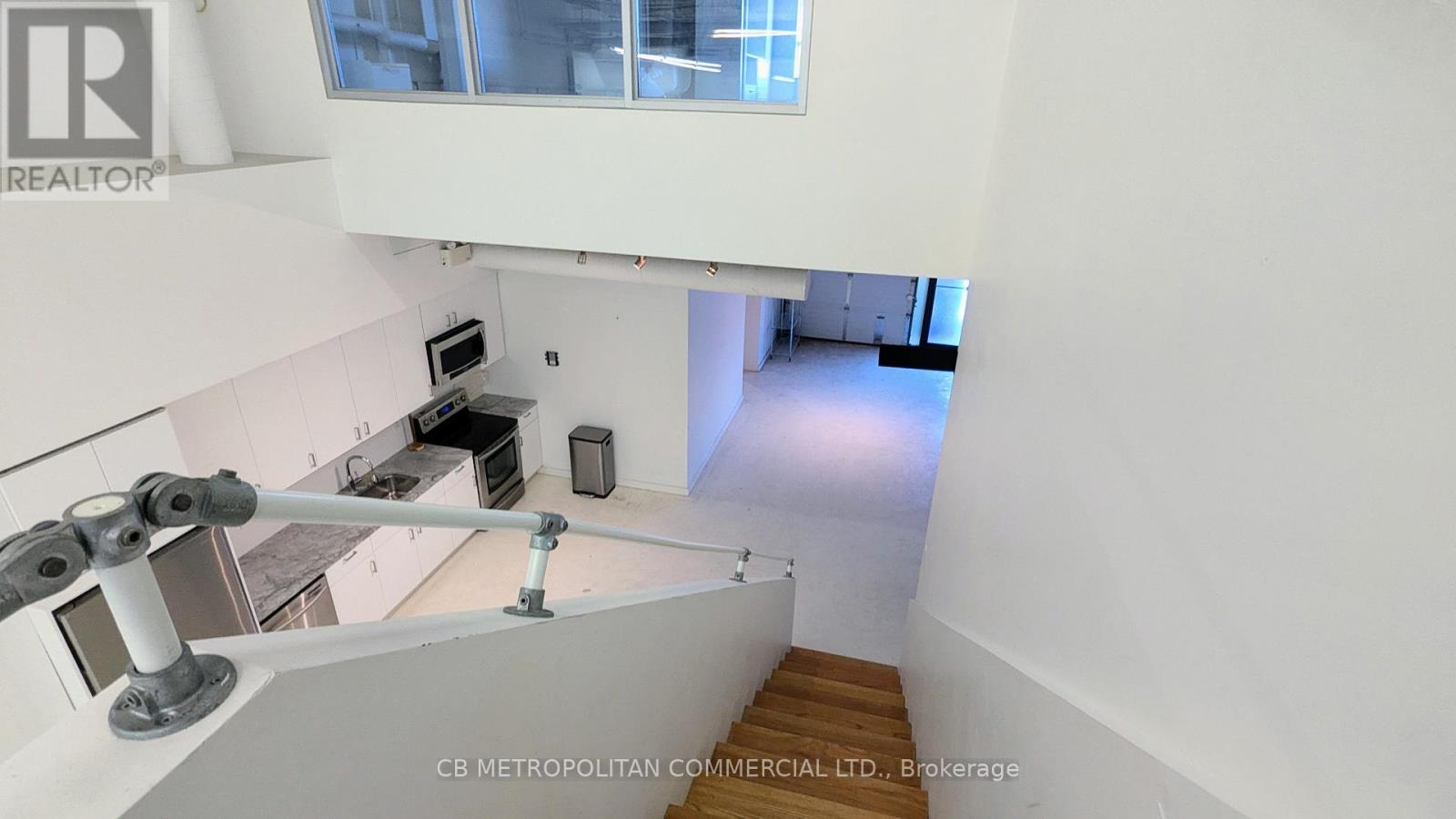 11 Carlaw Avenue, Toronto, Ontario  M4M 2R6 - Photo 3 - E12910948