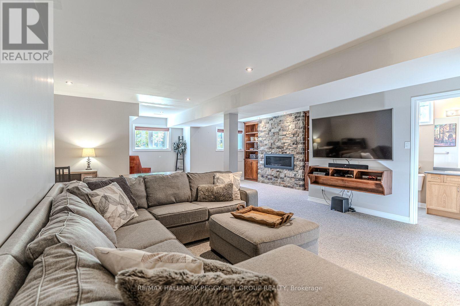 20 Rosemarie Drive, Oro-Medonte, Ontario  L0L 1T0 - Photo 16 - S12910856