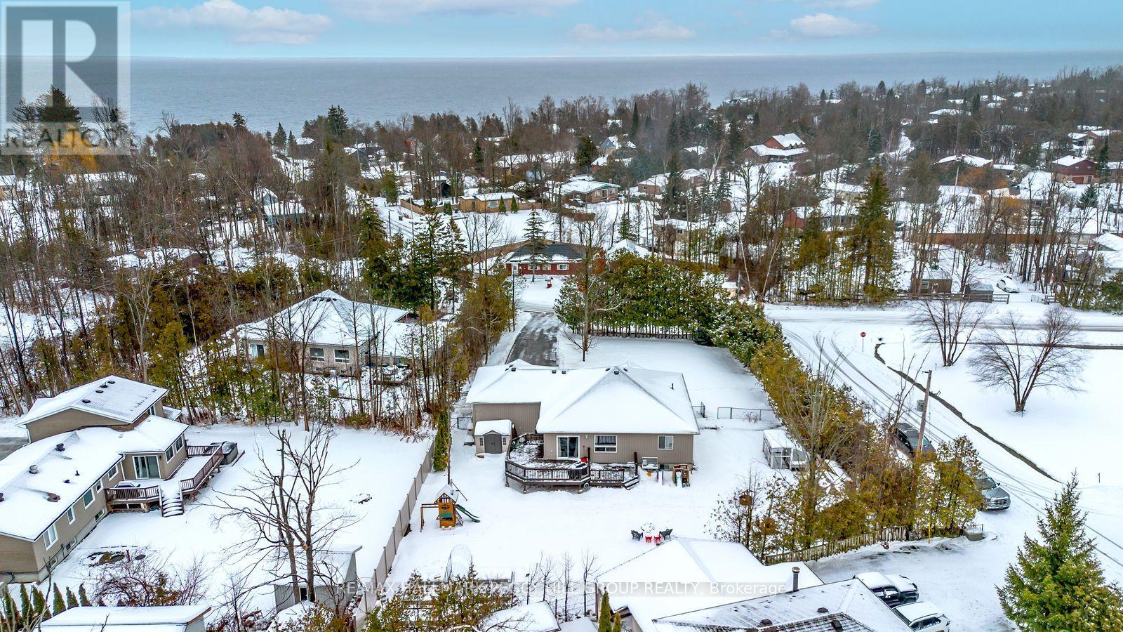 20 Rosemarie Drive, Oro-Medonte, Ontario  L0L 1T0 - Photo 2 - S12910856