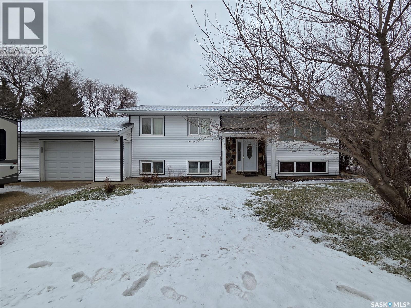 621 Mccall Street, Oxbow, Saskatchewan  S0C 2B0 - Photo 2 - SK031028