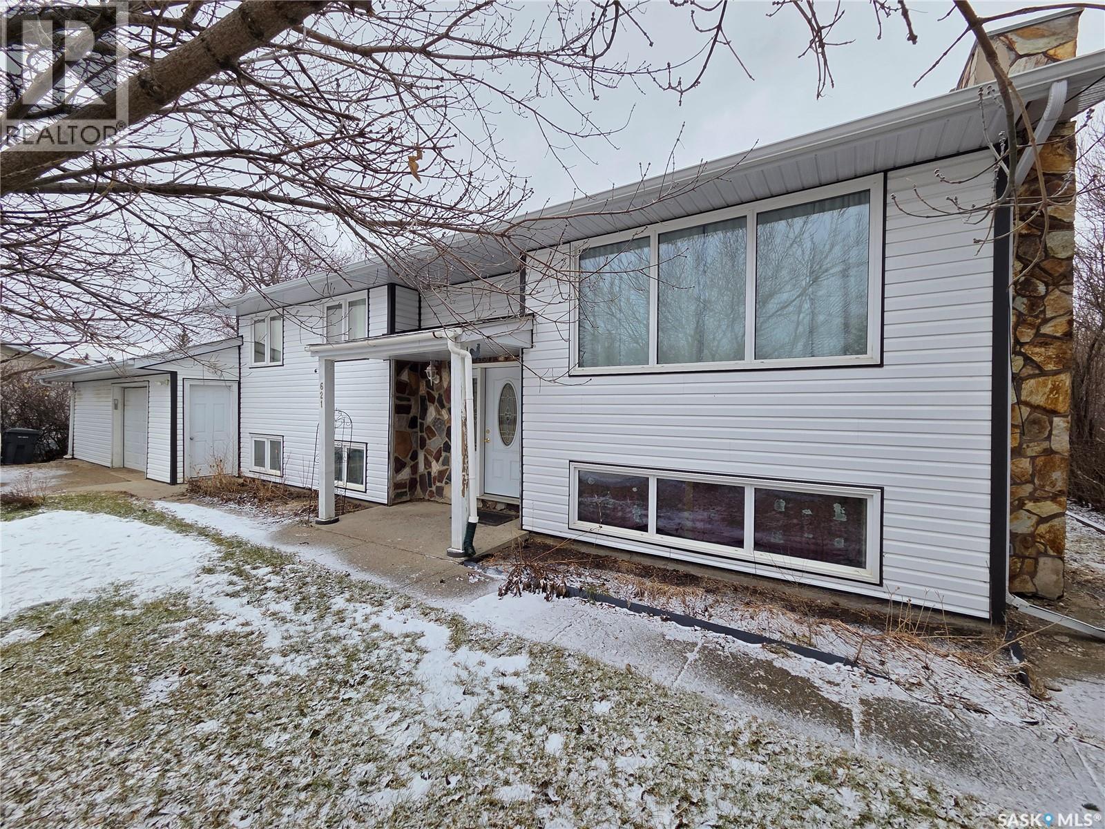 621 Mccall Street, Oxbow, Saskatchewan  S0C 2B0 - Photo 4 - SK031028