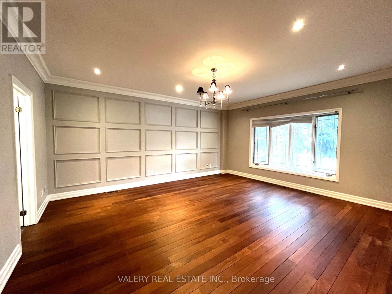 32 Belvedere Drive, Oakville, Ontario  L6L 4B6 - Photo 1 - W12910836