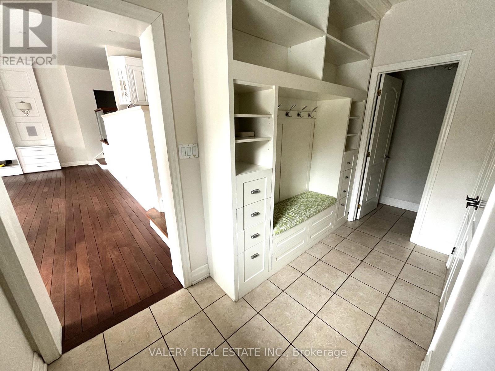 32 Belvedere Drive, Oakville, Ontario  L6L 4B6 - Photo 11 - W12910836