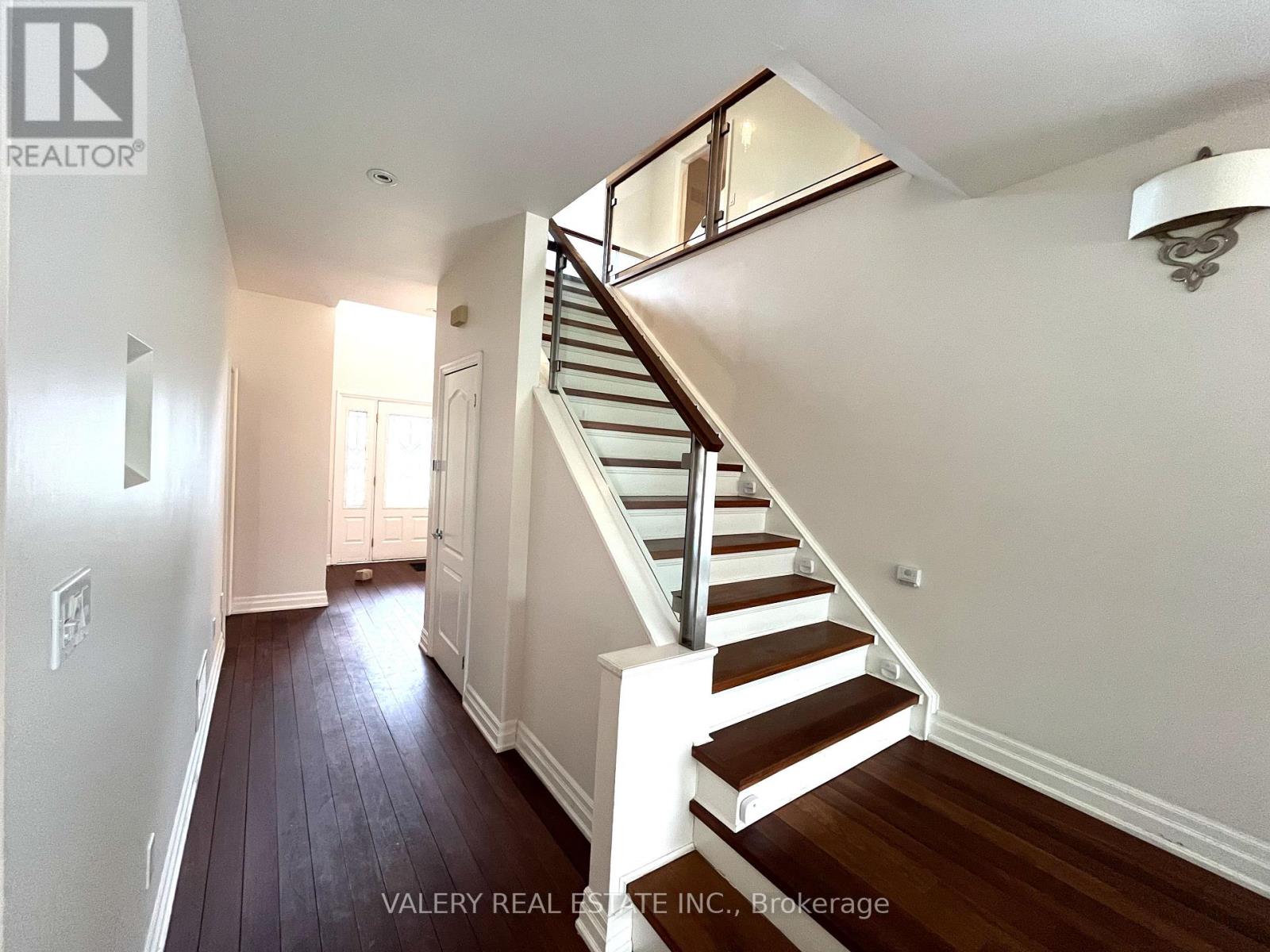 32 Belvedere Drive, Oakville, Ontario  L6L 4B6 - Photo 16 - W12910836