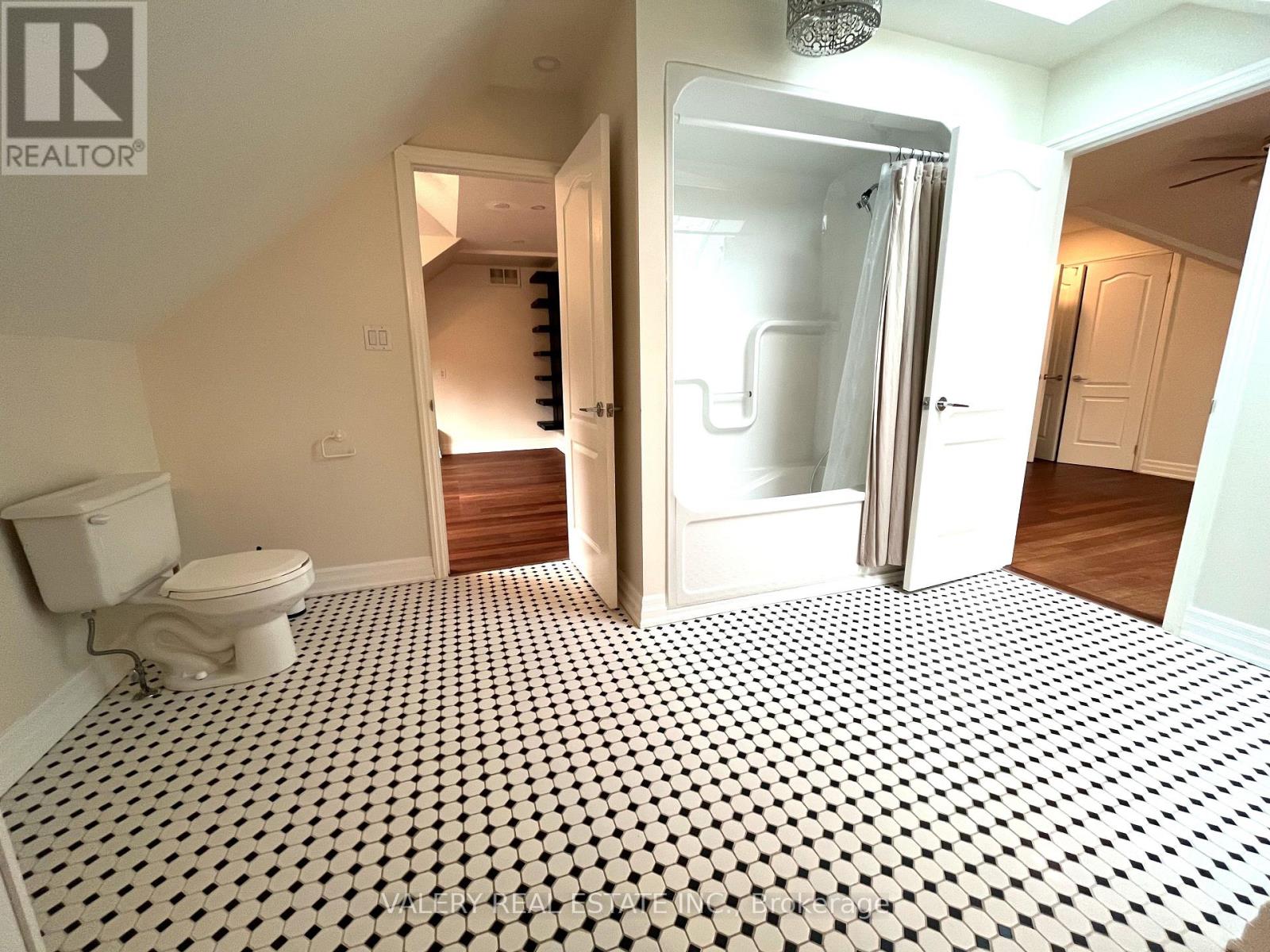 32 Belvedere Drive, Oakville, Ontario  L6L 4B6 - Photo 21 - W12910836