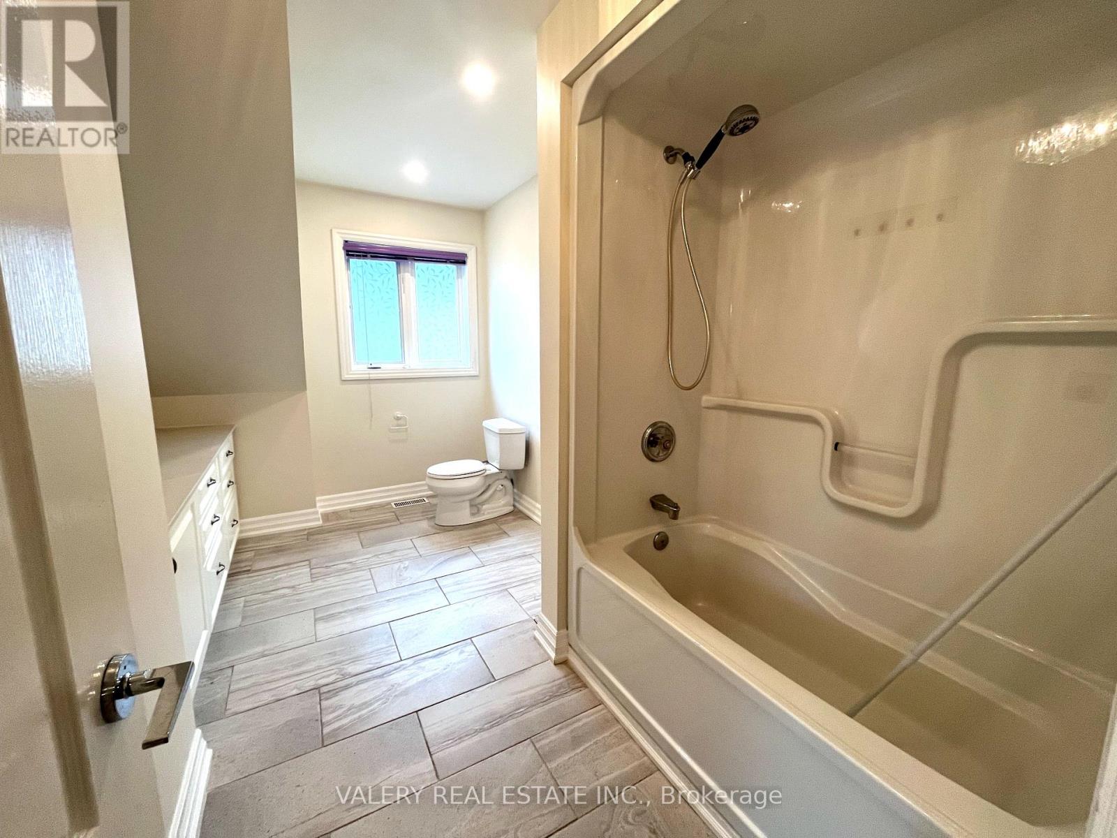 32 Belvedere Drive, Oakville, Ontario  L6L 4B6 - Photo 25 - W12910836