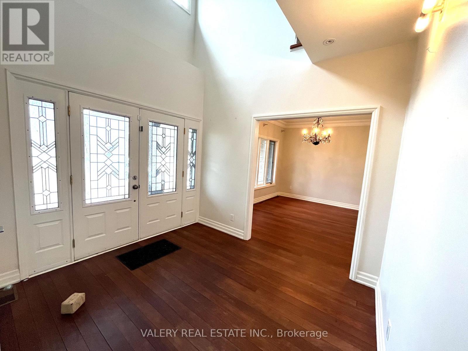 32 Belvedere Drive, Oakville, Ontario  L6L 4B6 - Photo 3 - W12910836