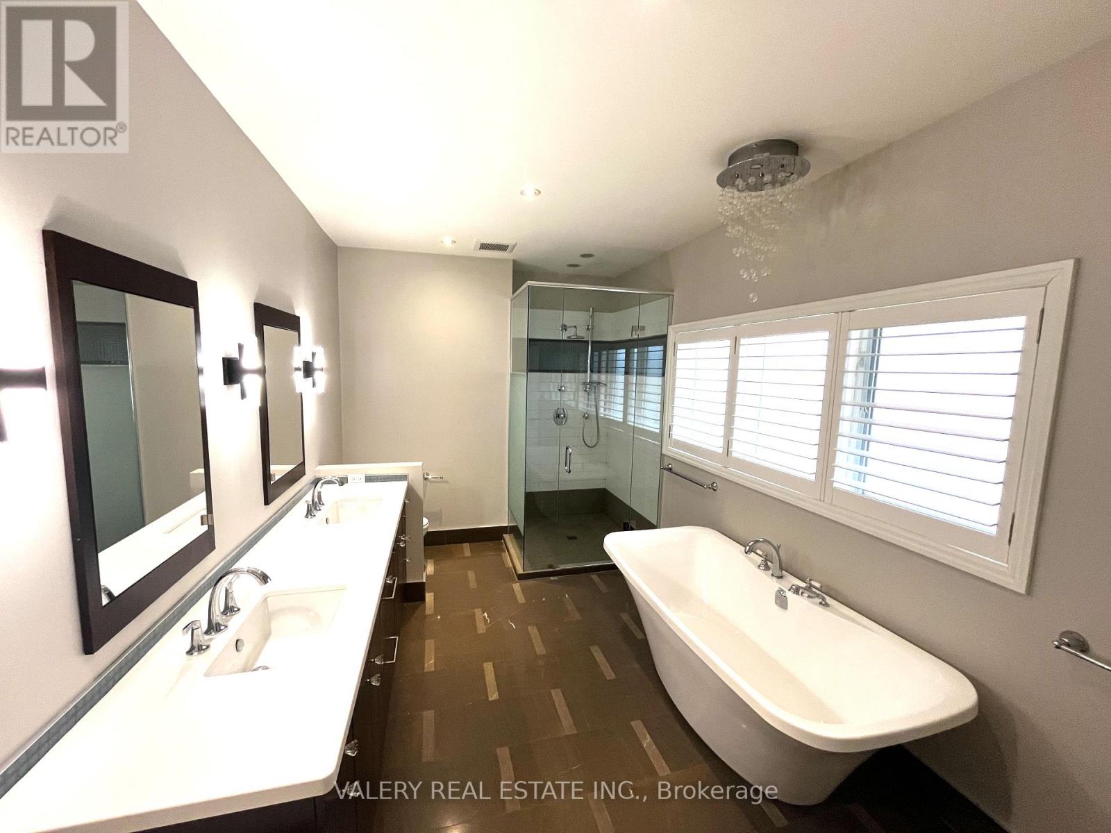 32 Belvedere Drive, Oakville, Ontario  L6L 4B6 - Photo 5 - W12910836