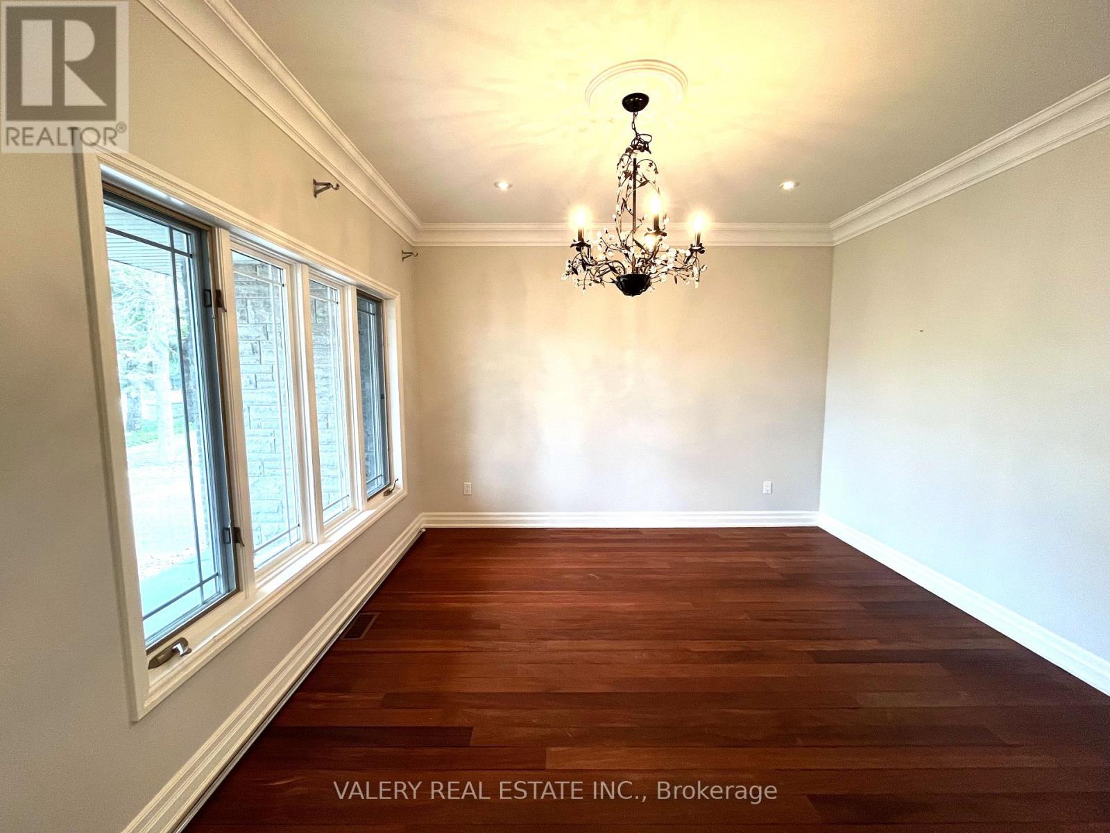 32 Belvedere Drive, Oakville, Ontario  L6L 4B6 - Photo 8 - W12910836