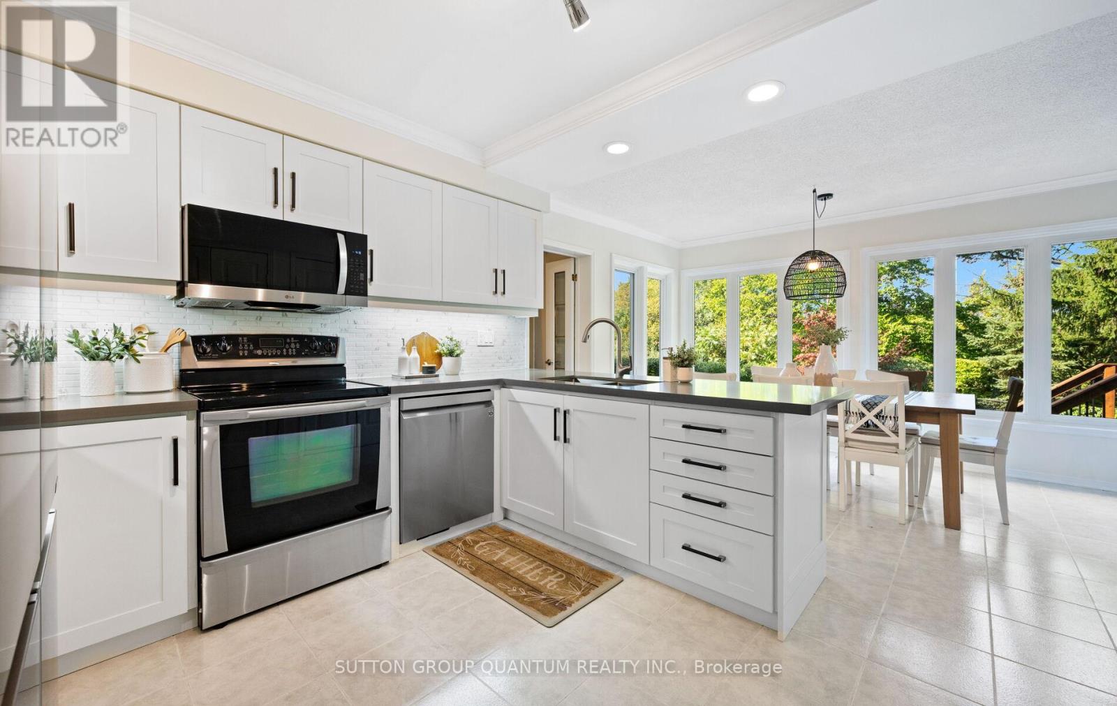 4008 Powderhorn Court, Mississauga, Ontario  L5L 3C4 - Photo 17 - W12910880