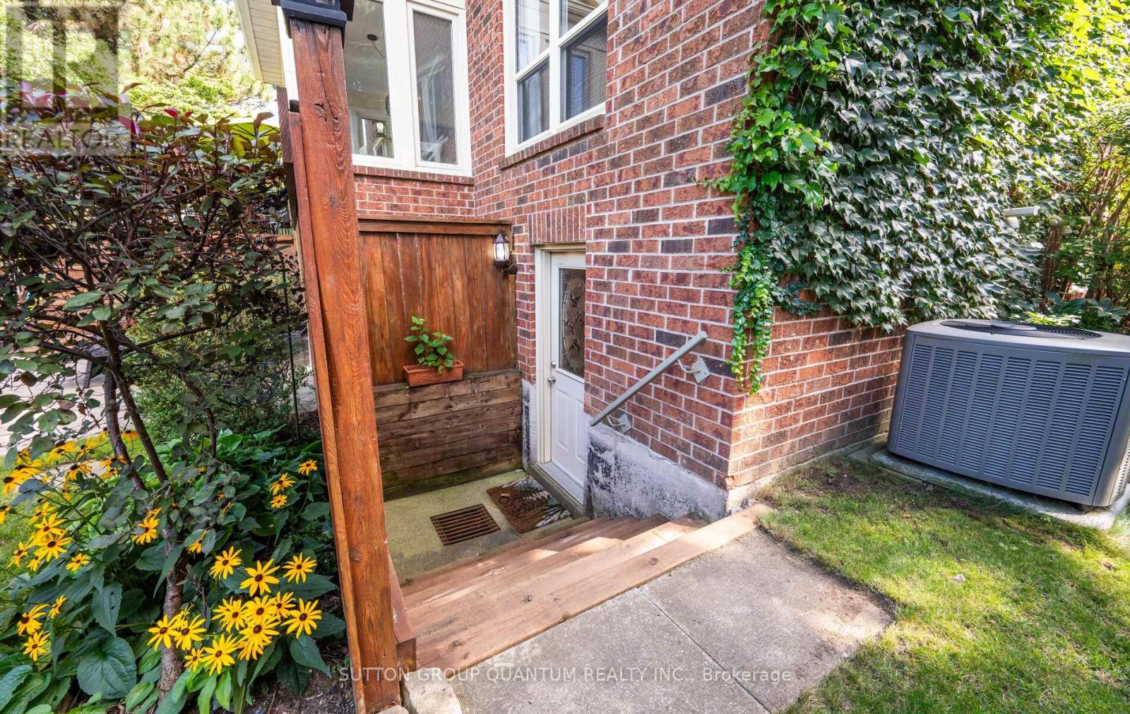 4008 Powderhorn Court, Mississauga, Ontario  L5L 3C4 - Photo 40 - W12910880