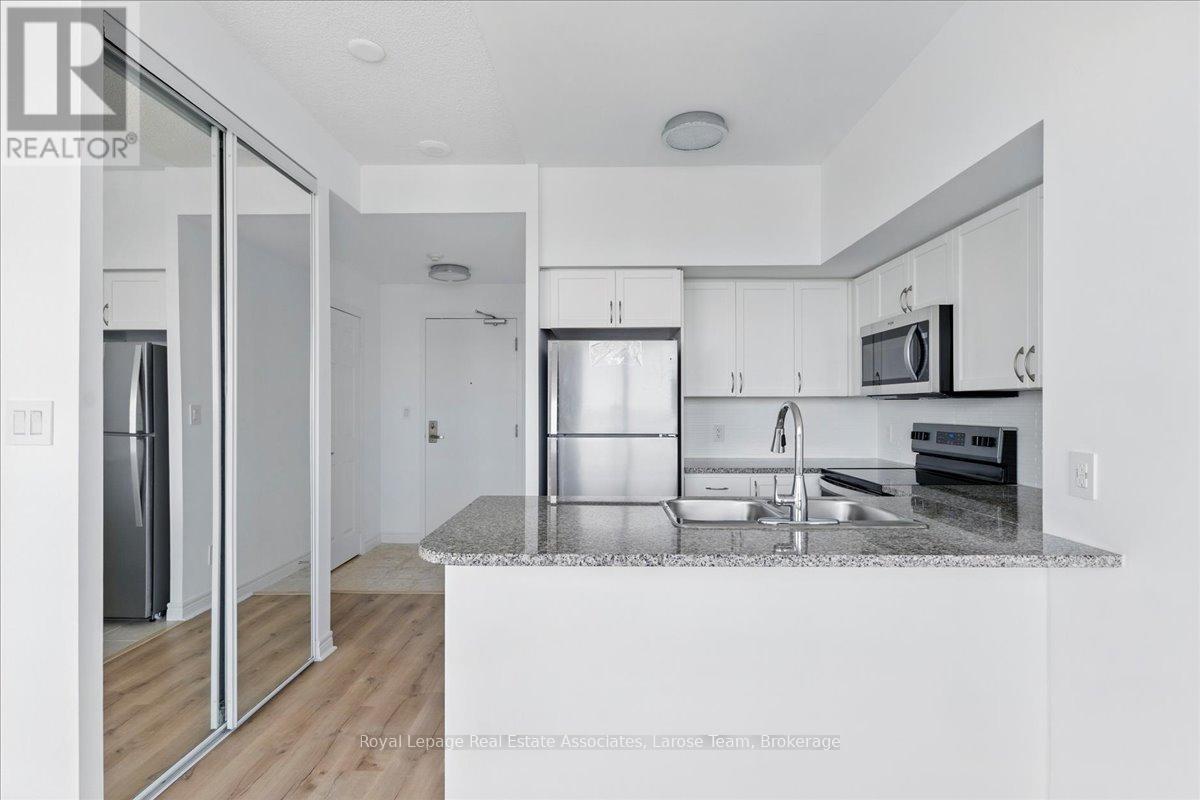 3701 - 208 Enfield Place, Mississauga, Ontario  L5B 0G8 - Photo 7 - W12910916