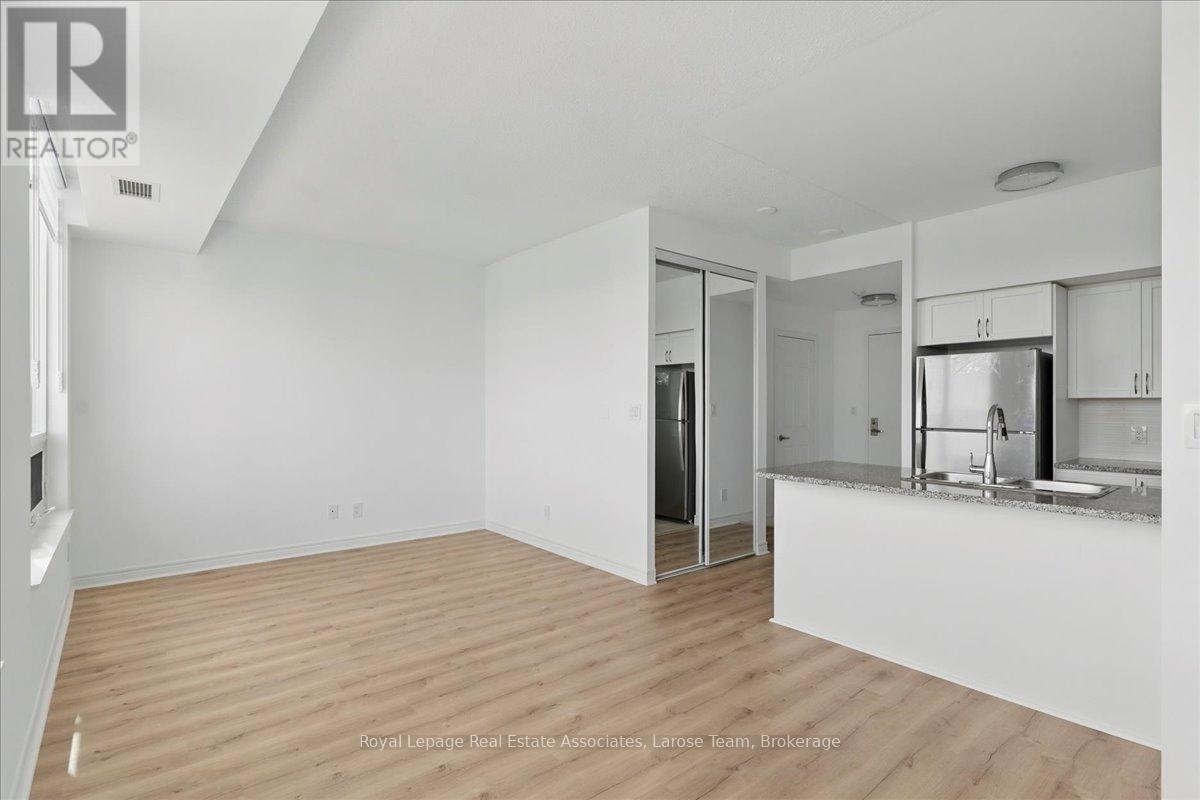 3701 - 208 Enfield Place, Mississauga, Ontario  L5B 0G8 - Photo 9 - W12910916