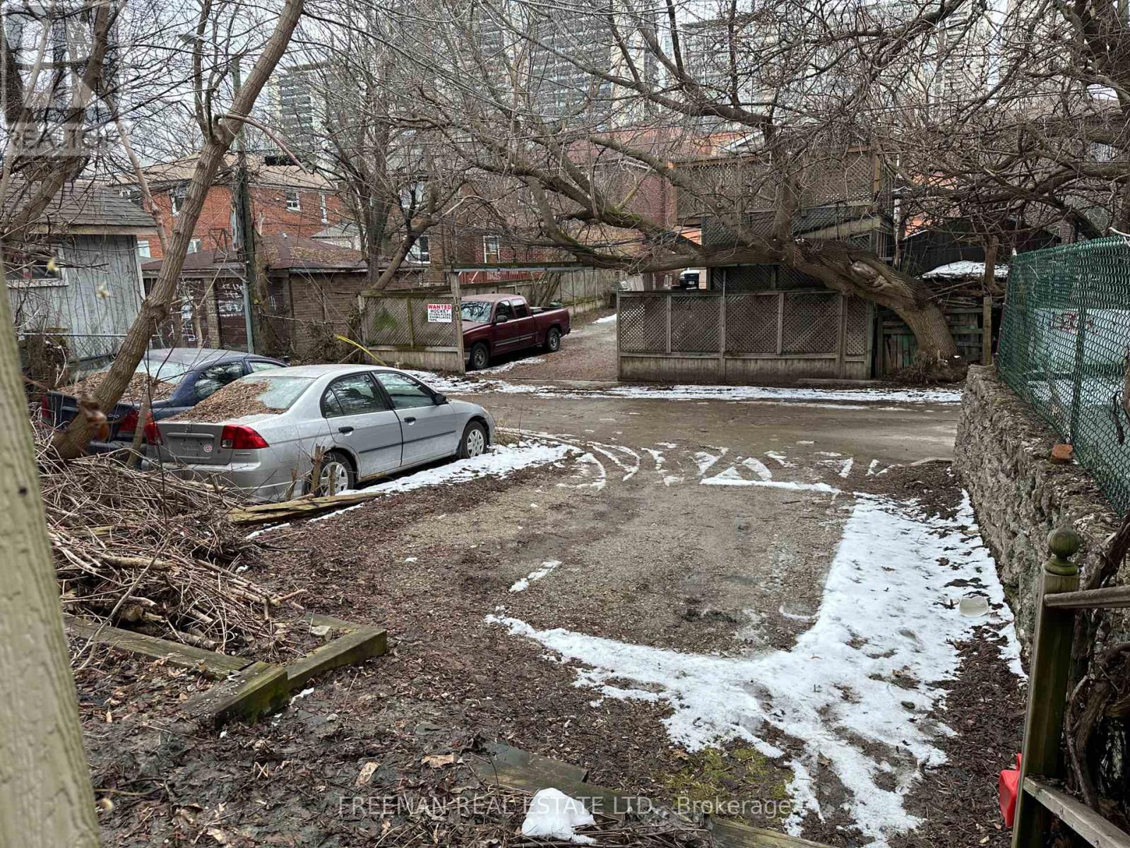 3 - 234 Indian Grove, Toronto, Ontario  M6P 2H4 - Photo 13 - W12910952