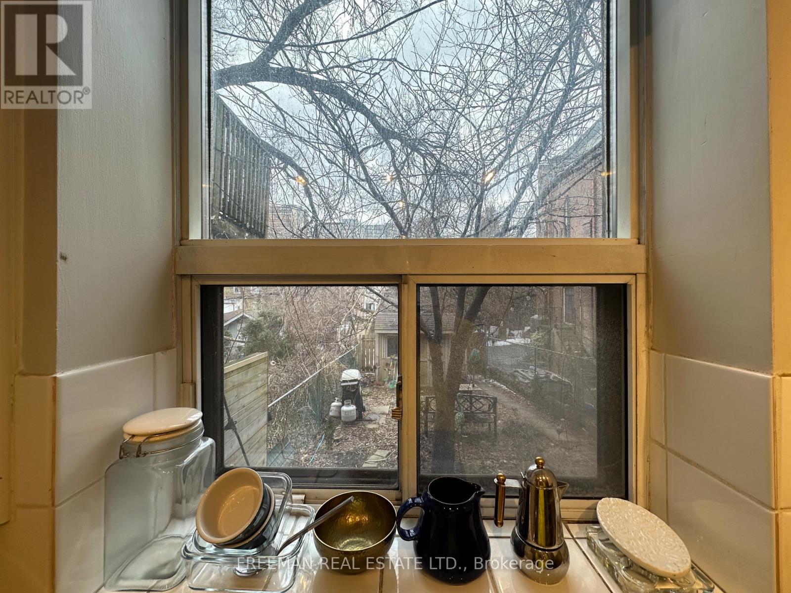 3 - 234 Indian Grove, Toronto, Ontario  M6P 2H4 - Photo 5 - W12910952