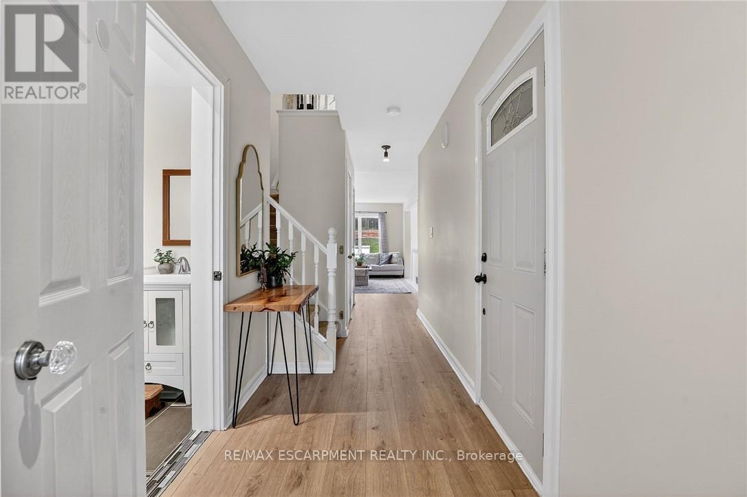 28 Swayze Court, West Lincoln (Smithville), Ontario  L0R 2A0 - Photo 7 - X12910882