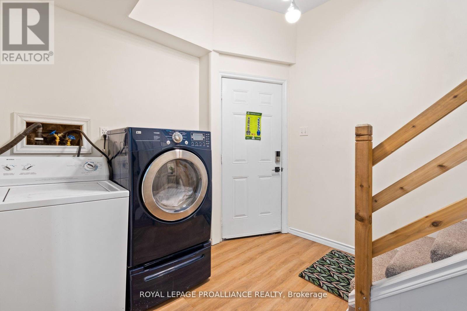 Upper - 5654 Desson Avenue, Niagara Falls, Ontario  L2G 3T2 - Photo 5 - X12911192