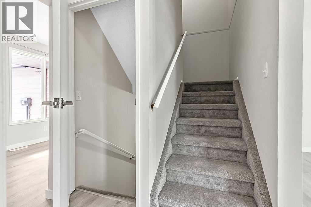 129 Berwick Drive Nw, Calgary, Alberta  T3K 1E7 - Photo 13 - A2293000