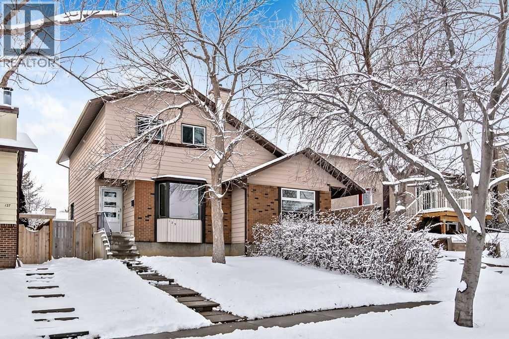 129 Berwick Drive Nw, Calgary, Alberta  T3K 1E7 - Photo 1 - A2293000