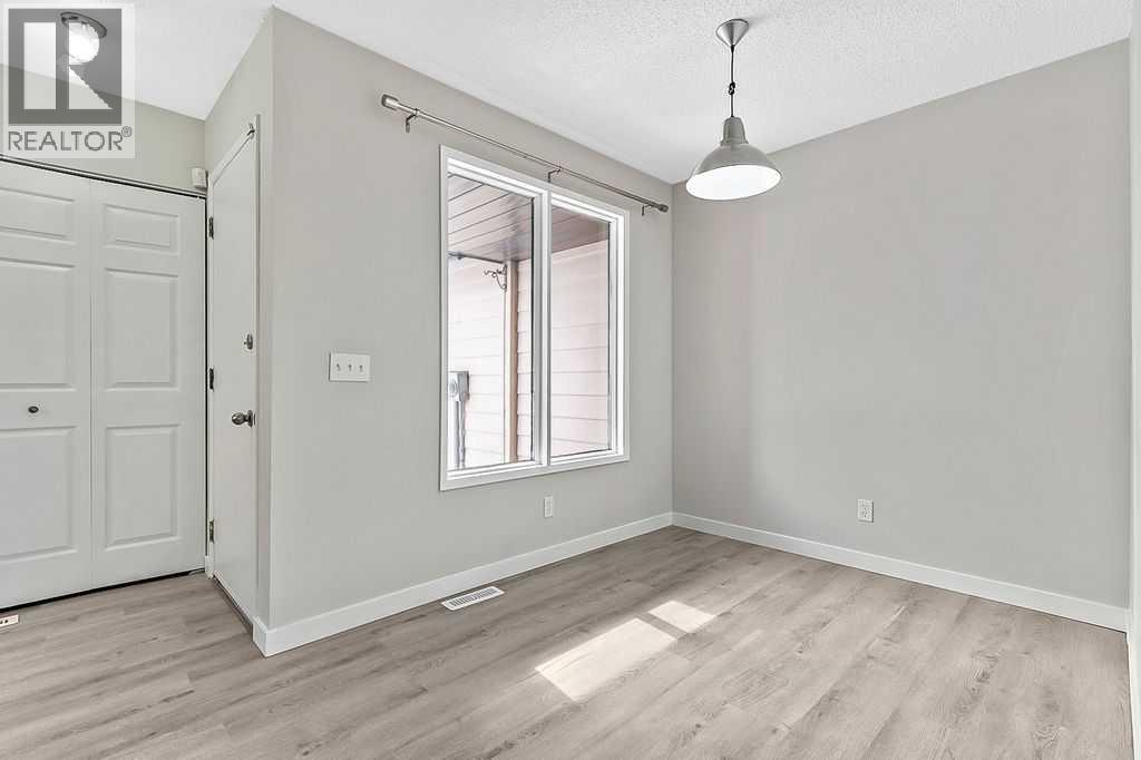 129 Berwick Drive Nw, Calgary, Alberta  T3K 1E7 - Photo 11 - A2293000