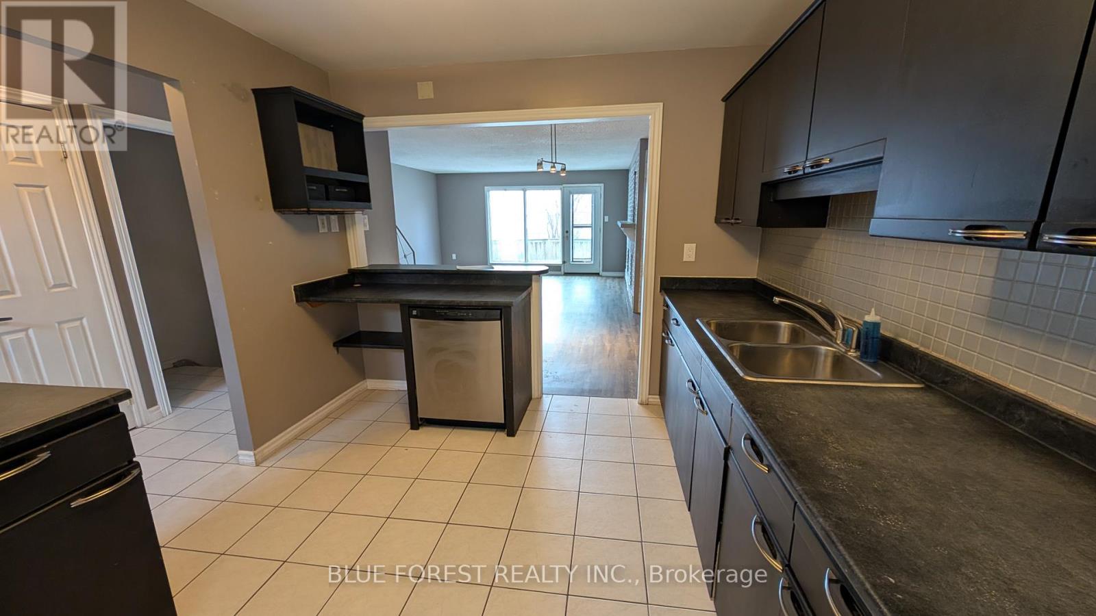 Photo 2 of 22 for 8 - 710 Wonderland Road S