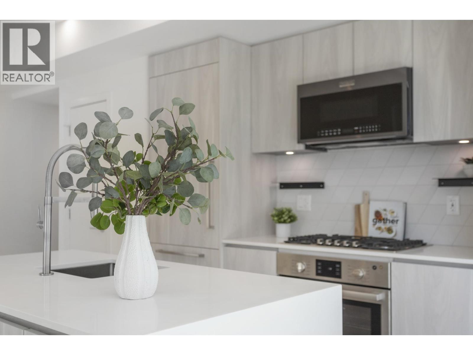 204 3264 VANNESS AVENUE, Vancouver, British Columbia