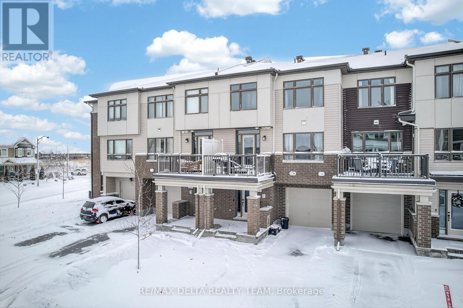 94 FEATHERTOP LANE, Ottawa, Ontario