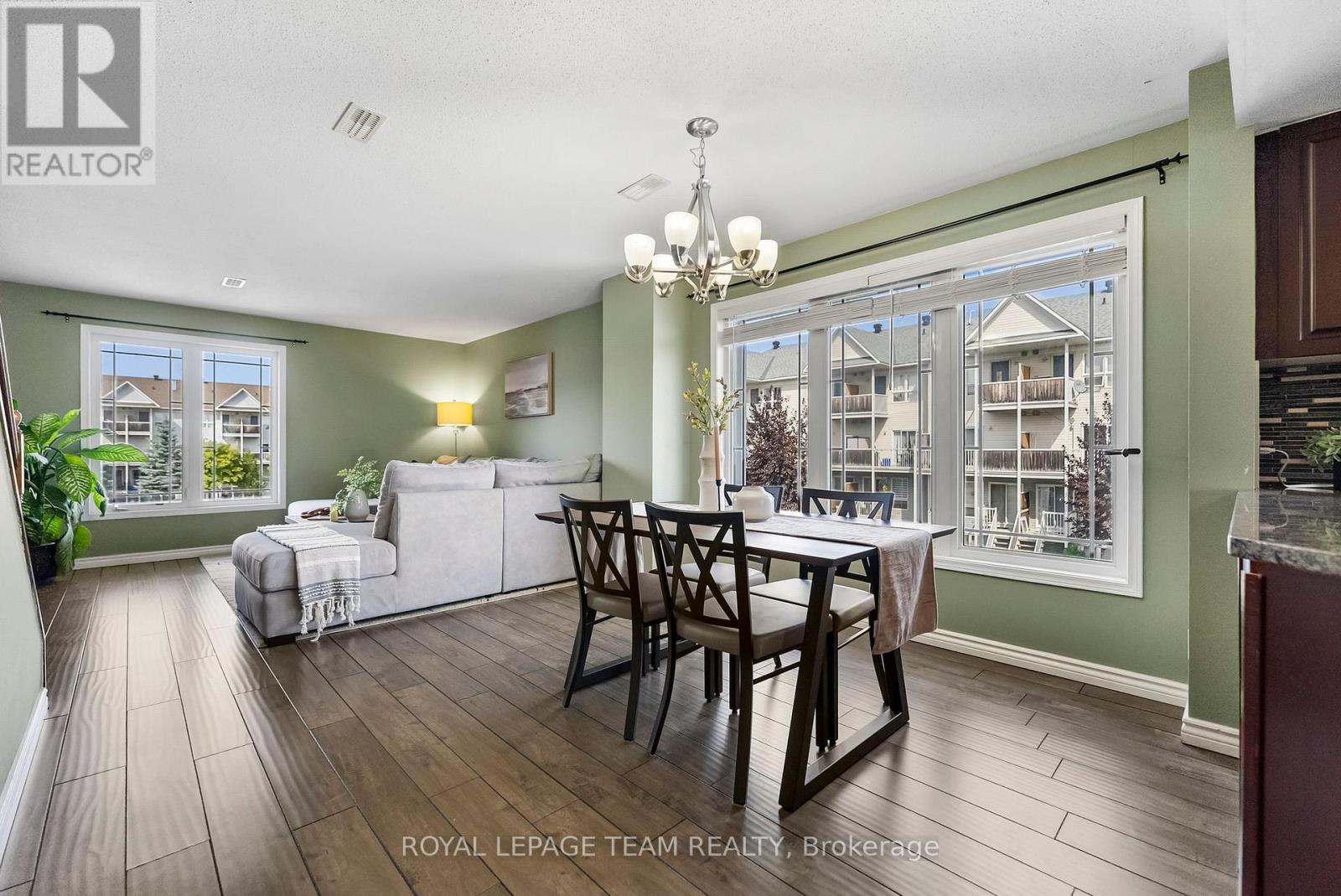 368 Crownridge Drive, Ottawa, Ontario  K2M 3A4 - Photo 4 - X12911176