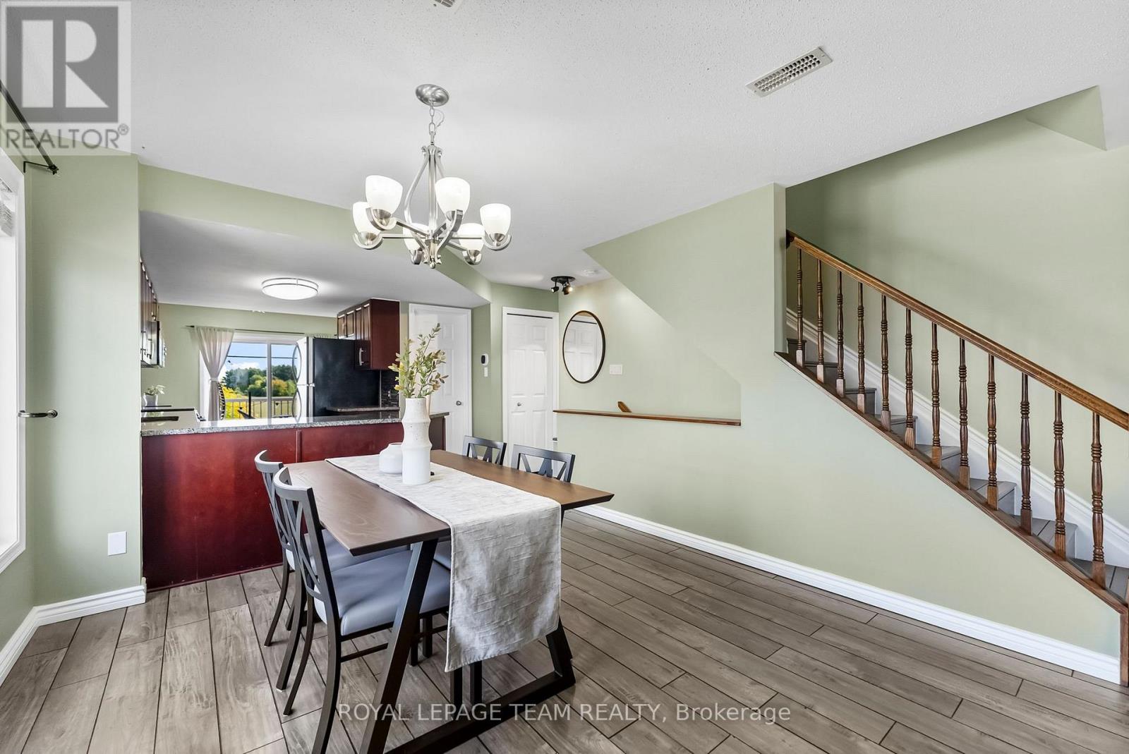 368 Crownridge Drive, Ottawa, Ontario  K2M 3A4 - Photo 5 - X12911176