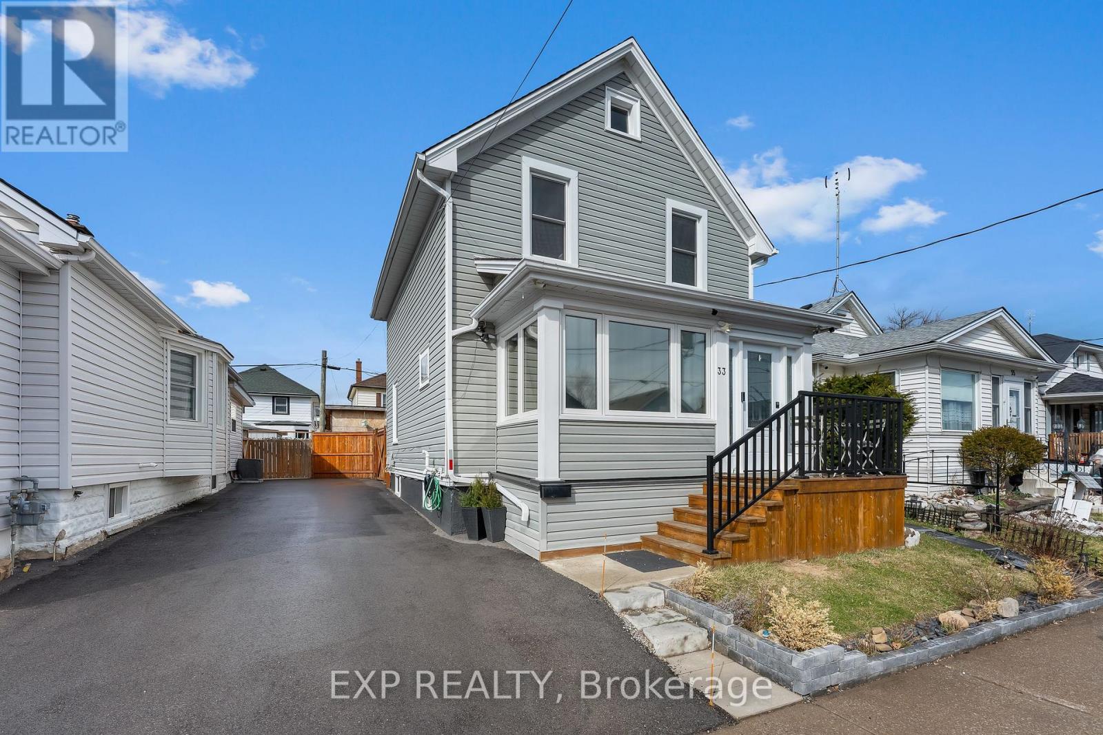 33 Richmond Avenue, St. Catharines (E. Chester), Ontario  L2R 3W6 - Photo 1 - X12910974