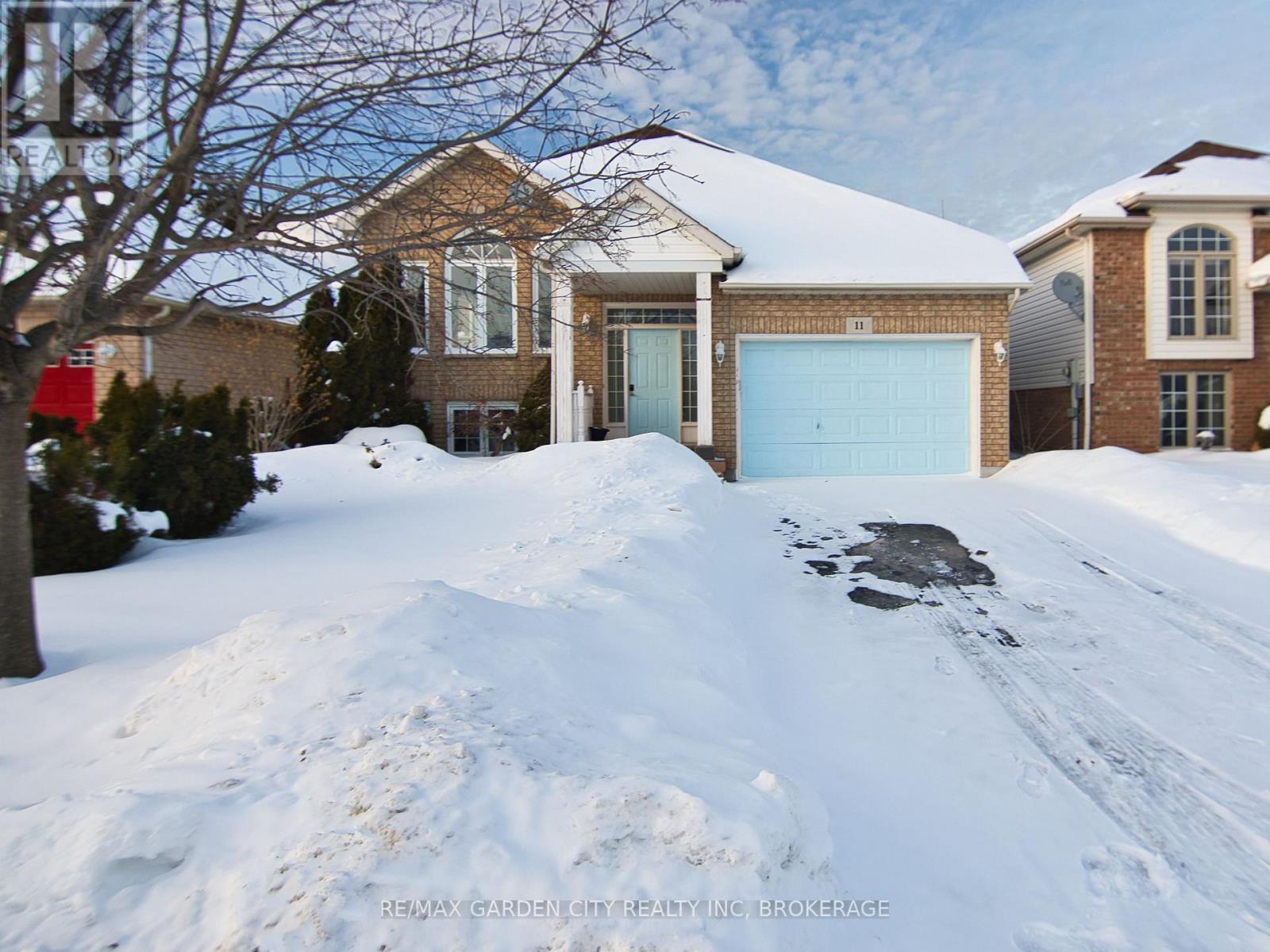 11 Cozocar Crescent, St. Catharines (Rykert/vansickle), Ontario  L2S 3Y5 - Photo 1 - X12911098